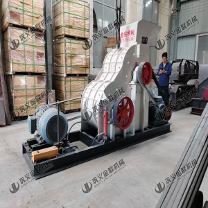中型无筛底双级粉碎机设备发货图片