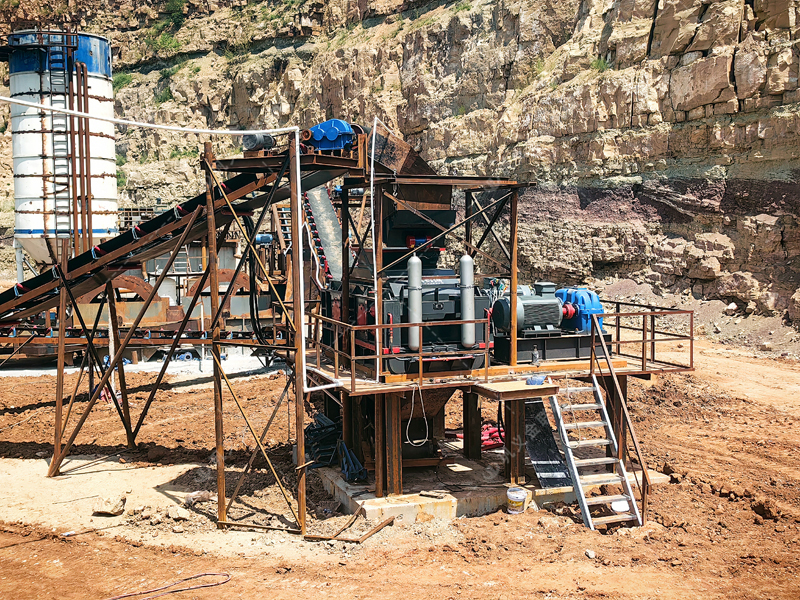 液压对辊制砂机凭什么宣称 “高产又稳定”？其耐磨技术的双重突破是关键