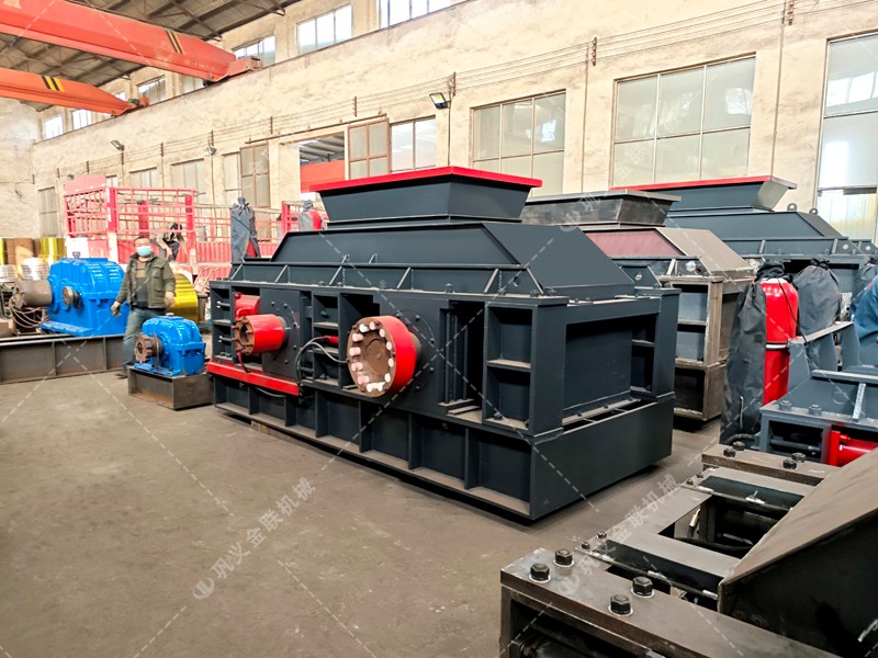 什么是静压式挤压破碎？液压对辊制砂机工作原理讲解