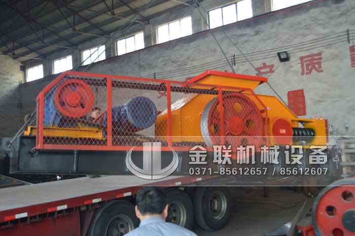 86鹅卵石制砂机生产线设备发往广东3
